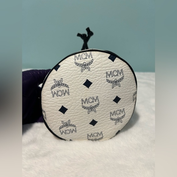 MCM white and blue mini bucket. Authentic and pre-owned - Picture 5 of 8